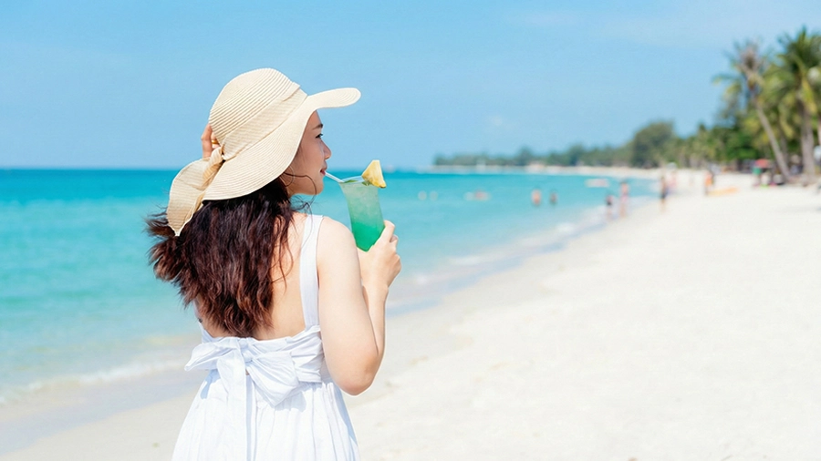 Soda water as a versatile element in modern drink creations